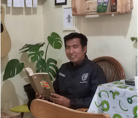 Fendi Ardiansyah: Kisah Pramu Kebun yang Sekarang Jadi Guru Fendi Ardiansyah: Kisah Pramu Kebun yang Sekarang Jadi Guru