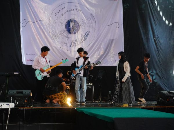 EKSTRAKURIKULER BAND MATURA SUKSES GELAR “MUSIKA” EKSTRAKURIKULER BAND MATURA SUKSES GELAR “MUSIKA”