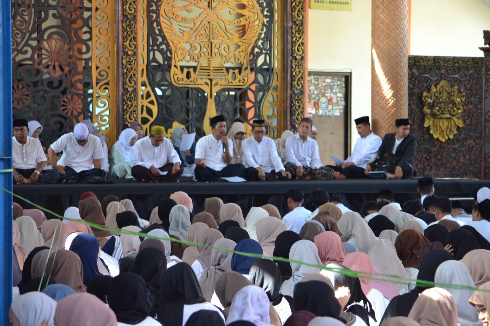 Peringatan Hari Santri di SMAN 1 Kraksaan Berlangsung Penuh Kekhidmatan Peringatan Hari Santri di SMAN 1 Kraksaan Berlangsung Penuh Kekhidmatan
