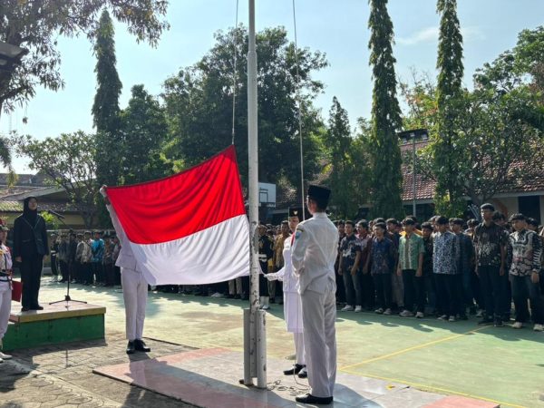Upacara Peringatan Hari Sumpah Pemuda di SMAN 1 Kraksaan Berlangsung Penuh Kekhidmatan