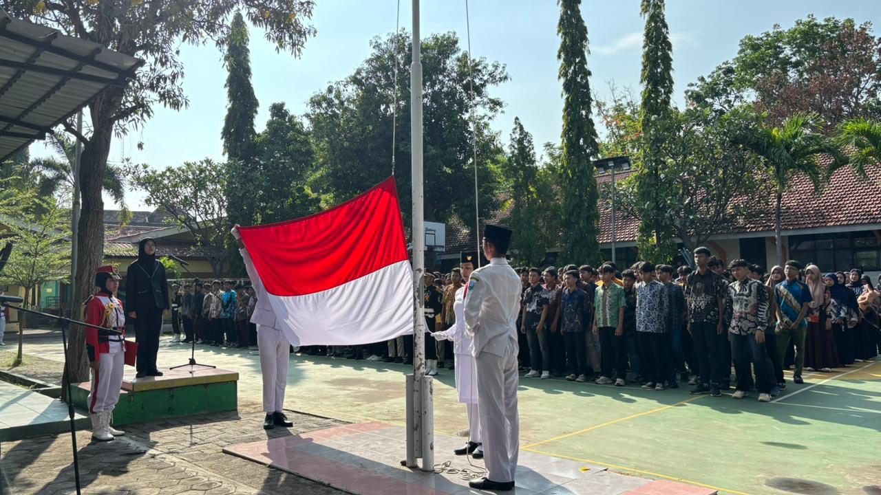 Upacara Peringatan Hari Sumpah Pemuda di SMAN 1 Kraksaan Berlangsung Penuh Kekhidmatan